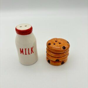 Cracker Barrel Salt Pepper Shakers Bottle Milk & Cookies UNUSED Home Decor